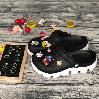 (Dép cá sấu+ 4sticker +sẵn) dép sục đen đế trắng tặng kèm sticker