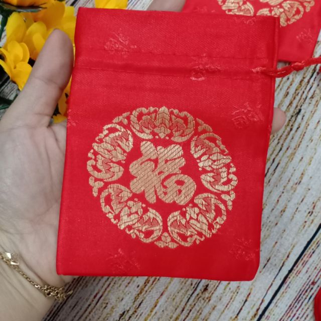Túi đỏ mai mắn gấm thiêu