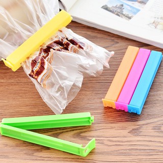 Một chiếc kẹp miệng túi bằng nhựa màu giao ngẫu nhiên (KMT01)