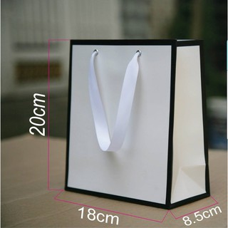 Mẫu 29 Combo 50 túi giấy đựng quà đựng mỹ phẩm size 20x19x8,5cm
