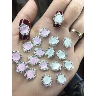 charm mắt mèo đính móng . mặt sau cong theo fom móng 7k 1 bông