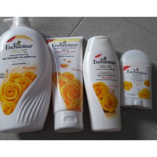 Chọn bộ chăm sóc cơ thể enchanteur