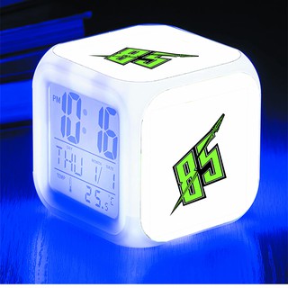 Đồng hồ báo thức để bàn in hình Vương Nhất Bác LED đổi màu