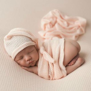 Bộ nón + khăn quấn len dùng để làm phông nền chụp ảnh cho bé sơ sinh