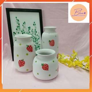 Bình hoa dâu tây -Lọ hoa gốm sứ vuốt tay vẽ họa tiết thủ công - decor bàn làm việc, phòng khách đẹp mắt