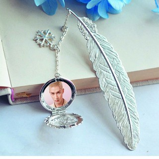 ( không kèm hộp ) Kẹp sách Bookmark lông vũ IN HÌNH Mika INTO1 Sáng tạo doanh gắn điệp lá kim loại mỏng