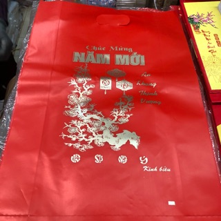 Túi ni lông HD đỏ Chúc Mừng Năm Mới hàng đỏ tươi đẹp sắc nét, đẹp từng đường kim mũi chỉ