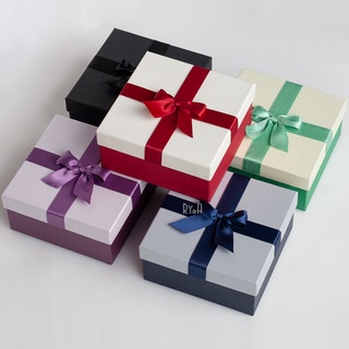Hộp quà vuông đính nơ 15.5x15.5x7.5cm