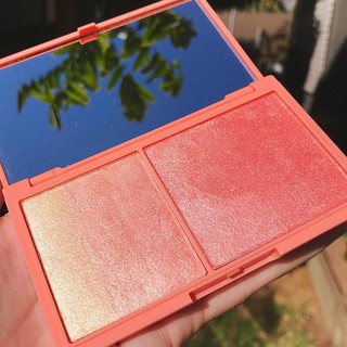 Phấn Nhũ Má Hồng Makeup Revolution 2 Ô Peach And Glow Highlight And Illuminator Duo