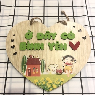 Bảng gỗ treo cửa trang trí homestay phòng trọ Ở đây có bình yên chất liệu gỗ bền với thời gian