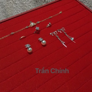 khay nhung ko nắp trưng nhẫn,vòng,bông 23x31cm có 3 màu đỏ/trắng/đen