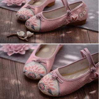 Giày thêu trả khách dư size 35