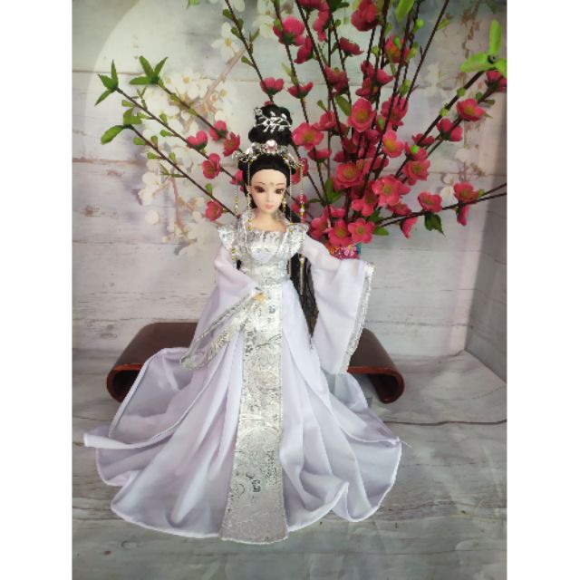 Búp bê cổ trang