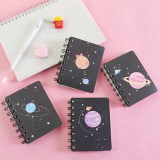 Sổ tay mini lò xo hình vũ trụ hành tinh dễ thương (8x10,5cm)