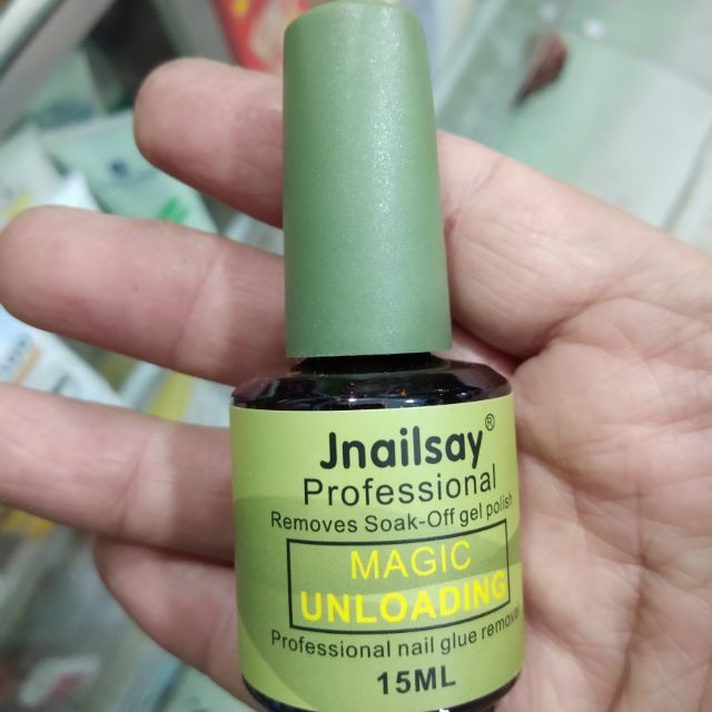 Tháo sơn gel móng tay