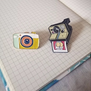 Huy hiệu cài áo hình máy ảnh polaroid - ginandtonic pin cài ghim cài balo