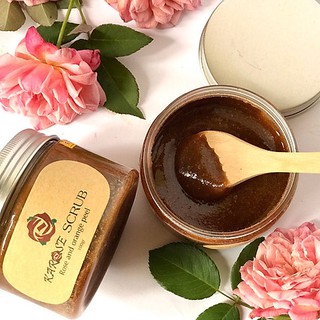 Rửa mặt tẩy da chết hoa hồng Karose giúp lấy đi phần da sừng, sần sùi