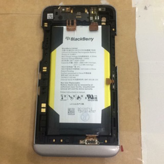 Pin blackberry liền khung xương Z30
