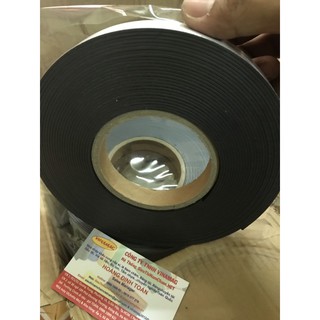 Nam châm cuộn kích thước 2.5cm x 10 mét x1.7mm có keo dán