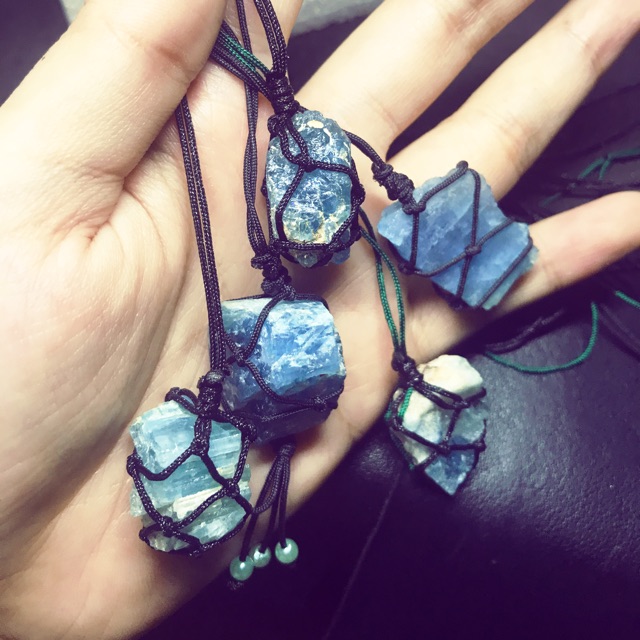 Dây đeo macrame đá thô thanh tẩy