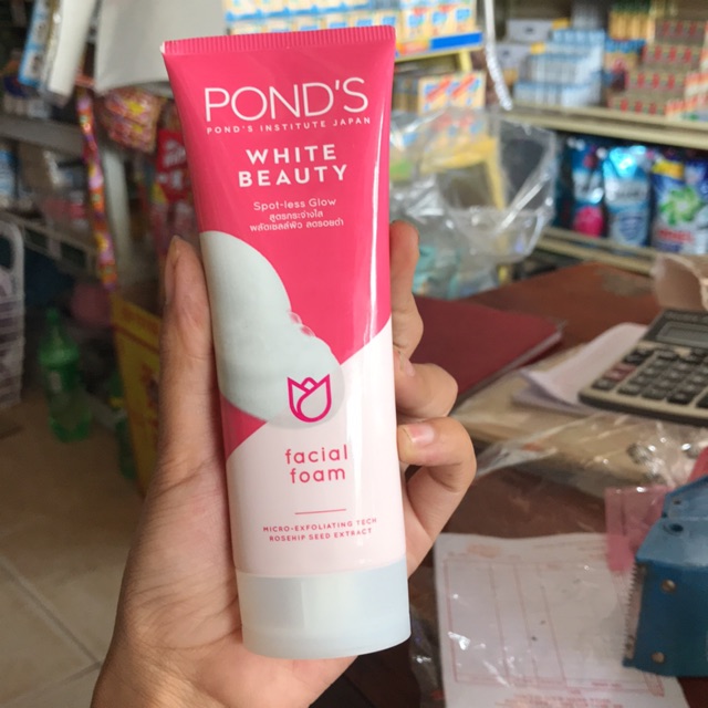 Sữa rửa mặt Pond's