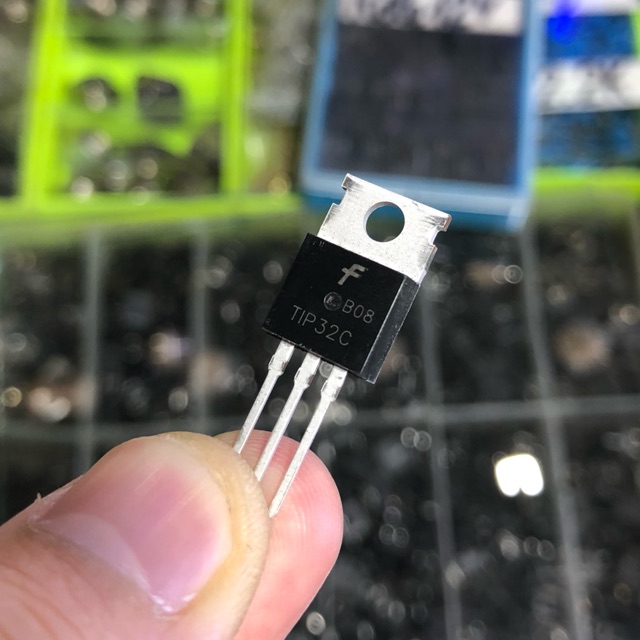 10 con transistor công suất TIP32C