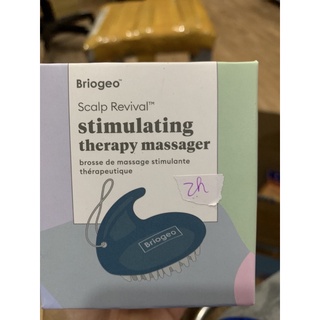 briogeo dùng cụ matxa da đầu