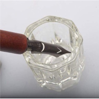 Ly thủy tinh nhỏ đựng mực bút chấm ( không nắp đậy )