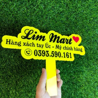 Bảng hiệu nền vàng cầm tay_ hASTAG CẦM TAY IN THEO YÊU CẦU_ free thiết kế cho khách hàng