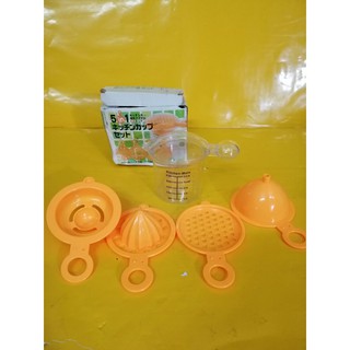 Bộ 5 món tiện dụng trong nhà bếp (vắt chanh, nạo, tách trứng, ống rót, ly đo lường) (mã 62)
