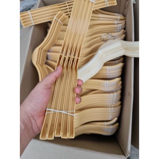 móc nhựa vai đệm combo 50 cái,mắc quần áo nhựa
