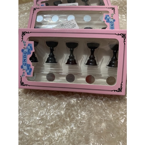 đế cờ dán móng trưng bày
