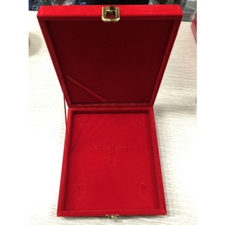 Hộp nhung đỏ hoa văn đựng bộ trang sức KT 17x19x5cm
