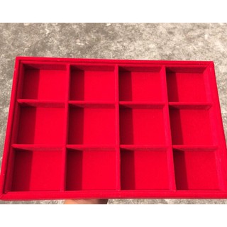 Khay nhung trưng vòng 12 ô, 35cmx24cmx3cm, màu đỏ .