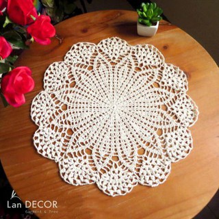Tấm lót ren trang trí, lót chén, bình hoa họa tiết hoa sen tròn Landecor - TLR011