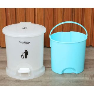Thùng rác đạp nhựa trong Duy Tân