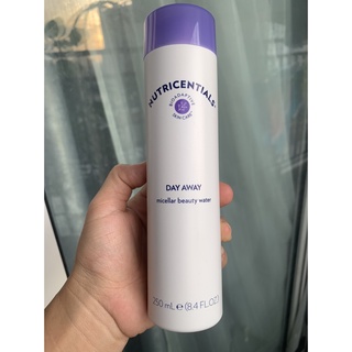 Nước Tẩy Trang Day Away Micellar Beauty Water 250ml