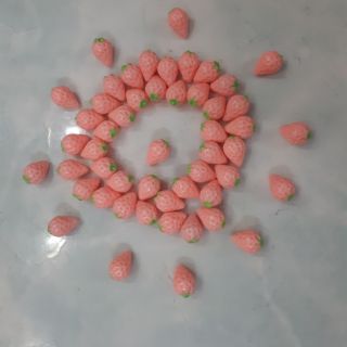 Charm trái dâu 5k