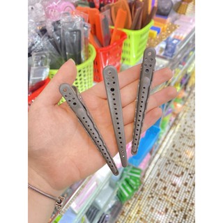 Kẹp vịt cắt tóc