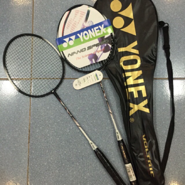 1 đôi vợt  yonex( 2 chiếc) tặng kèm túi vợt căng 8kg