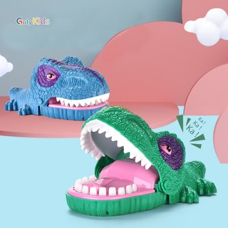 Đồ chơi khủng long cắn tay siêu vui nhộn, mang lại tiếng cười thoải mái cho bạn bên gia đình và bạn bè