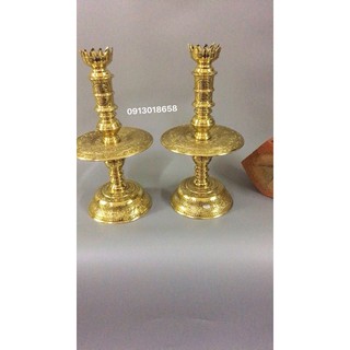Cặp chân nến chân đèn thờ bằng đồng vàng nguyên chất.