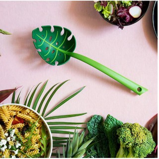Vá canh (muỗng canh) hình chiếc lá, nhựa tốt, không độc hại