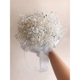 BÓ HOA CƯỚI CẦM TAY CÔ DÂU KẾT BẰNG HẠT CHÂU HẠT CƯỜM MÀU KEM VÀ MÀU BẠC XU HƯỚNG CƯỚI HIỆN ĐẠI