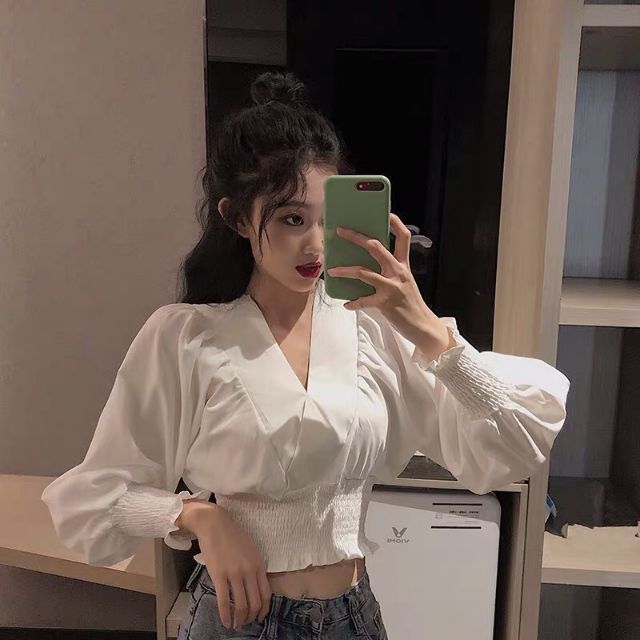 Áo tay phồng cổ V