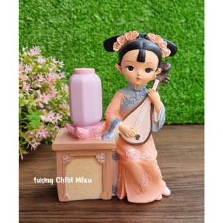 Tượng thiếu nữ cổ trang đánh đàn bên đèn
