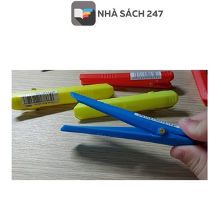 Bút kẹp phấn viết bảng MIC kẹp được viên nhỏ và viên phấn to  chất liệu nhựa tốt,bền chắc, cho thời gian sử dụng lâu dài