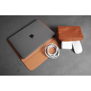 Combo Bao da + Túi đựng sạc cho Macbook cao cấp Tommy Town ( nâu gỗ)