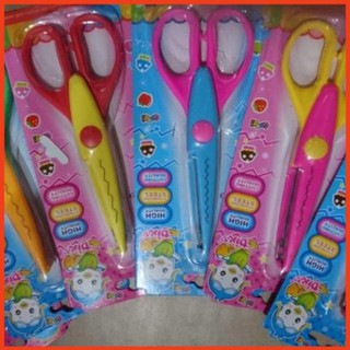 Kéo cắt viền