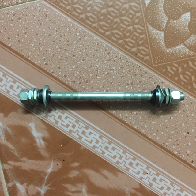 Trục , cốt sau xe đạp .